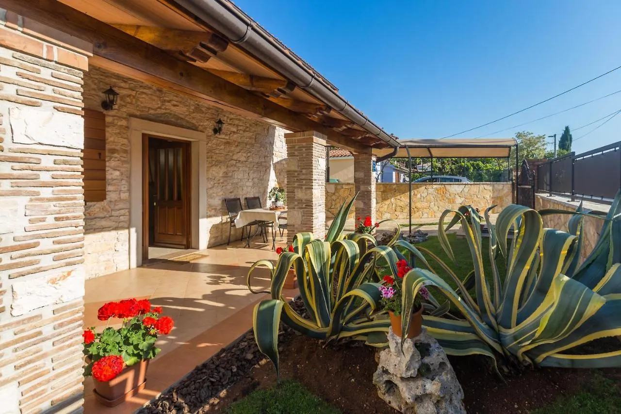 Apartments With A Parking Space Tar, Porec - 13245 Tar-Vabriga