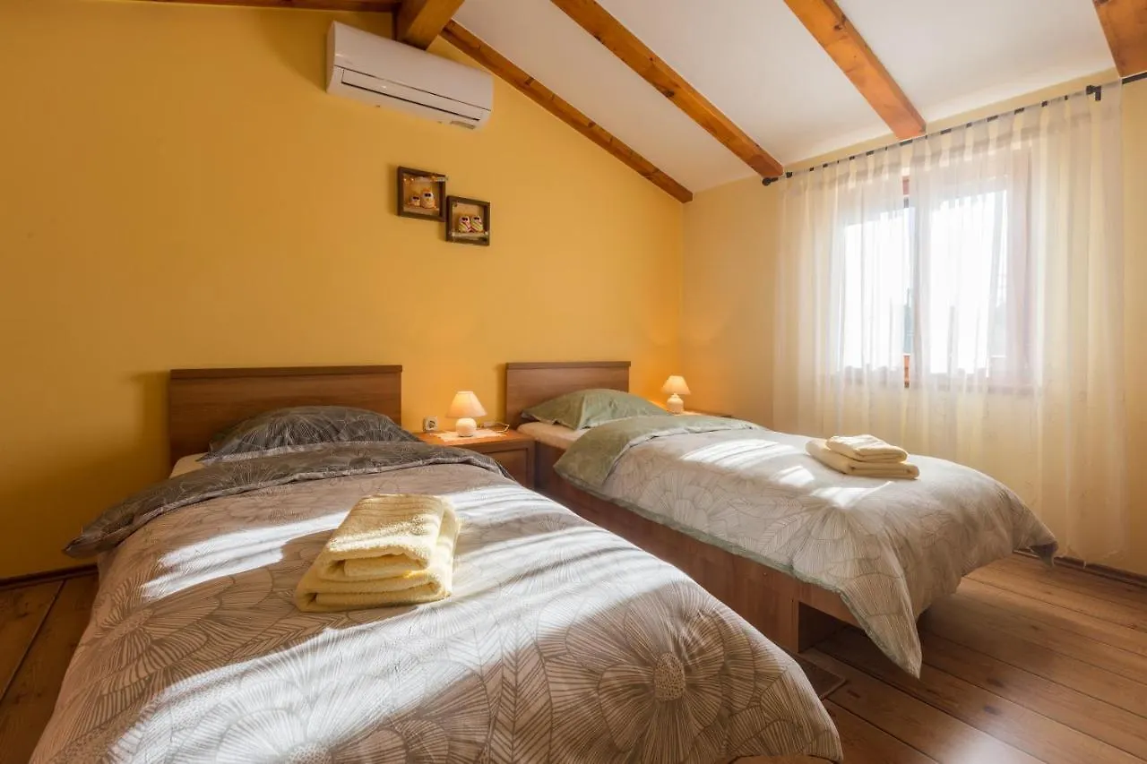 Apartments With A Parking Space Tar, Porec - 13245 Tar-Vabriga