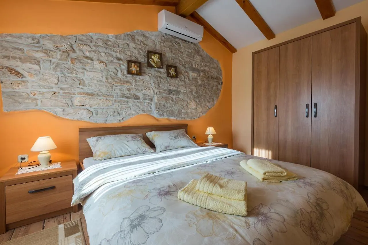 Apartments With A Parking Space Tar, Porec - 13245 Tar-Vabriga